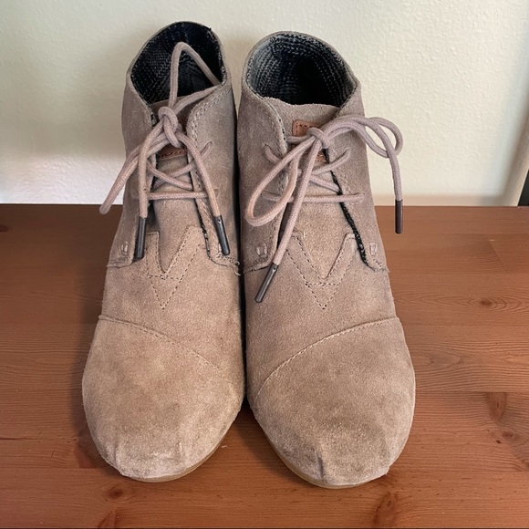 TOMS Taupe Suede Desert Wedge Booties, Sz 7.5 - Picture 9 of 11